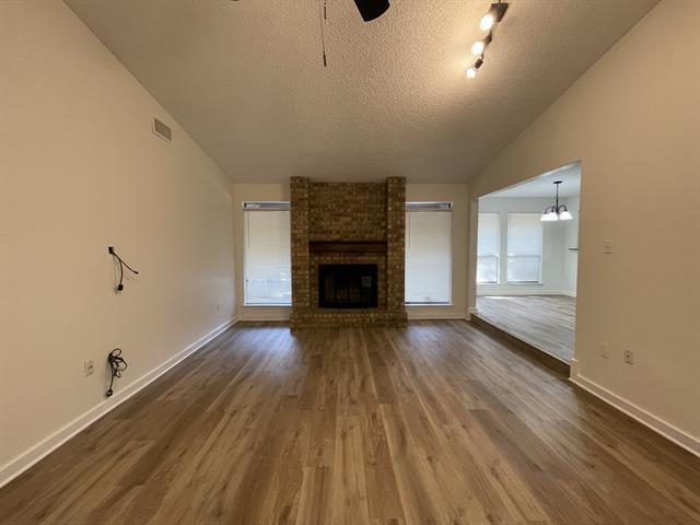 Building Photo - 3502 Hialeah Dr