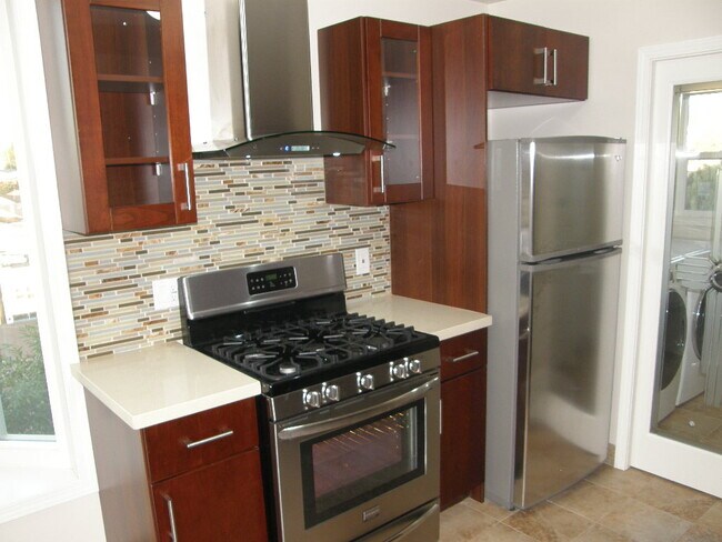 Building Photo - 2311 Ivy Dr
