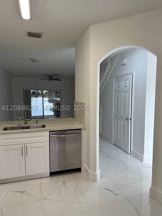 Foto del edificio - 5937 Riverside Ave