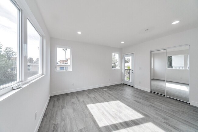 Building Photo - 7108 Ramsgate Ave