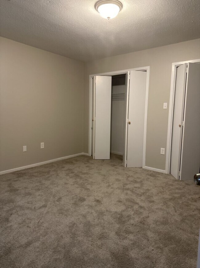 Foto del edificio - $1,600 - Beautiful 3 Bedroom 2 Bathroom Home Now Available!
