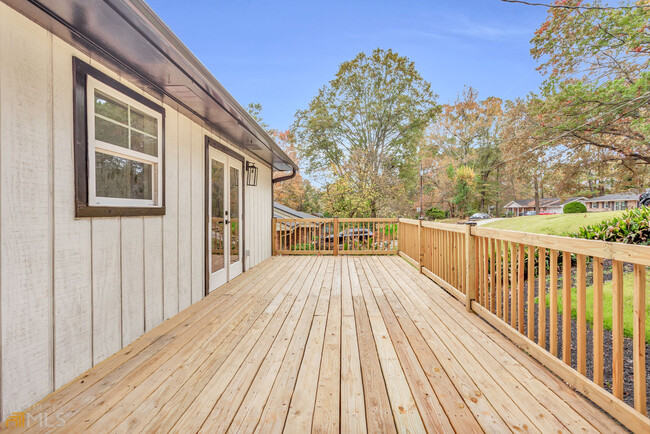 Building Photo - 1559 Delia Dr