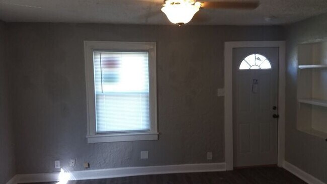 Building Photo - Nice remodeled 2 bedroom house