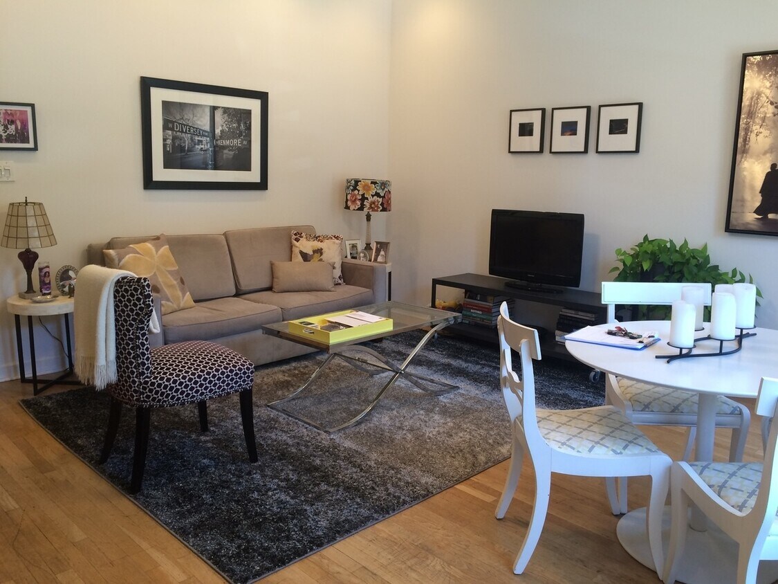 Foto principal - 1426 N Greenview Ave