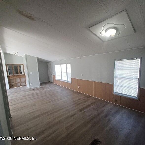 Building Photo - 10262 Roadway Dr