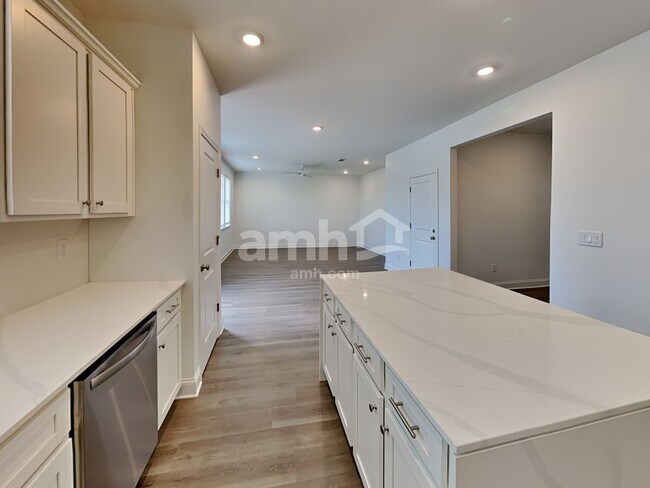 Foto del edificio - 50 Hickory Pointe Rd