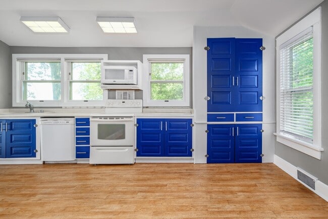 Building Photo - 5026 Lake Mendota Dr
