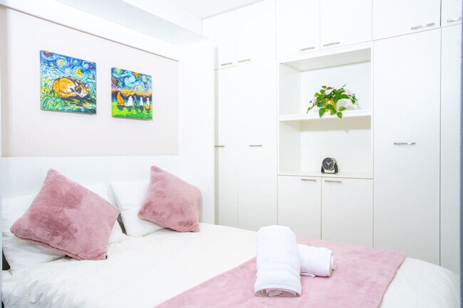 Photo du bâtiment - 18 Yonge St