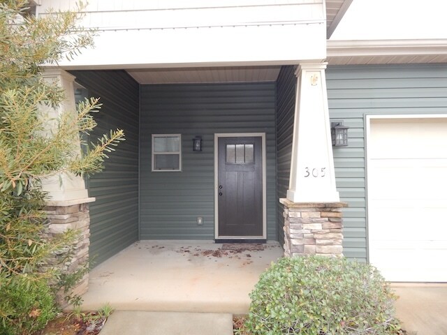 Building Photo - 305 Sliding Rock Dr