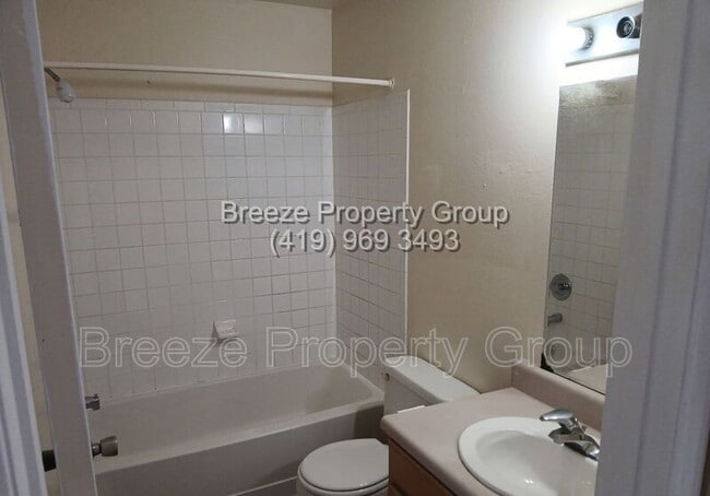 Building Photo - 527 Nova St