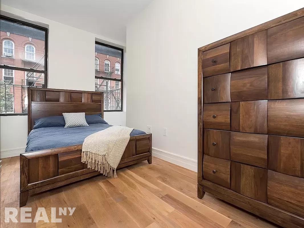 Primary Photo - 309 East 92nd Street