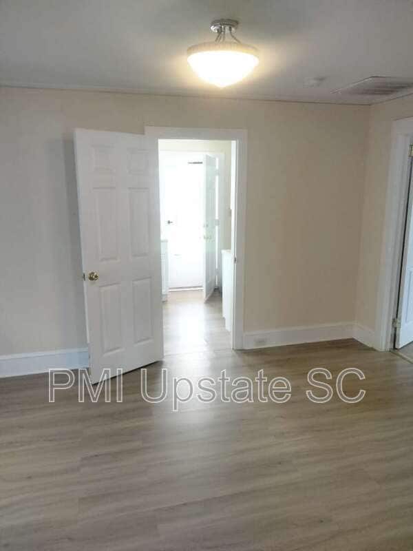 Building Photo - 1001 Anderson Rd