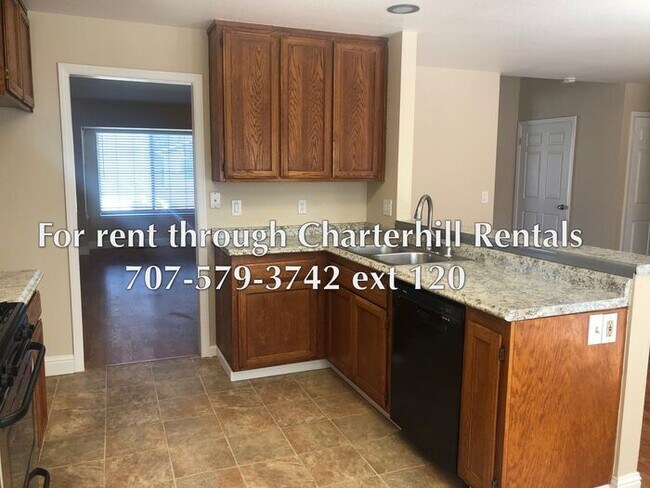 Building Photo - 2447 Pinercrest Dr