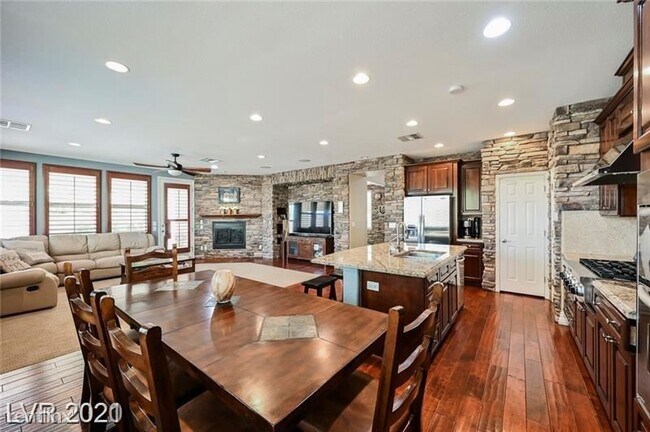 Building Photo - 5 br, 3.5 bath House - 845 Veramar Ct