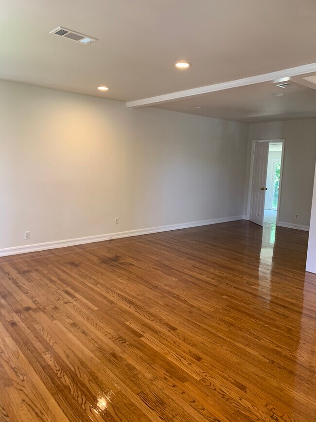 Building Photo - 2718 Armacost Ave