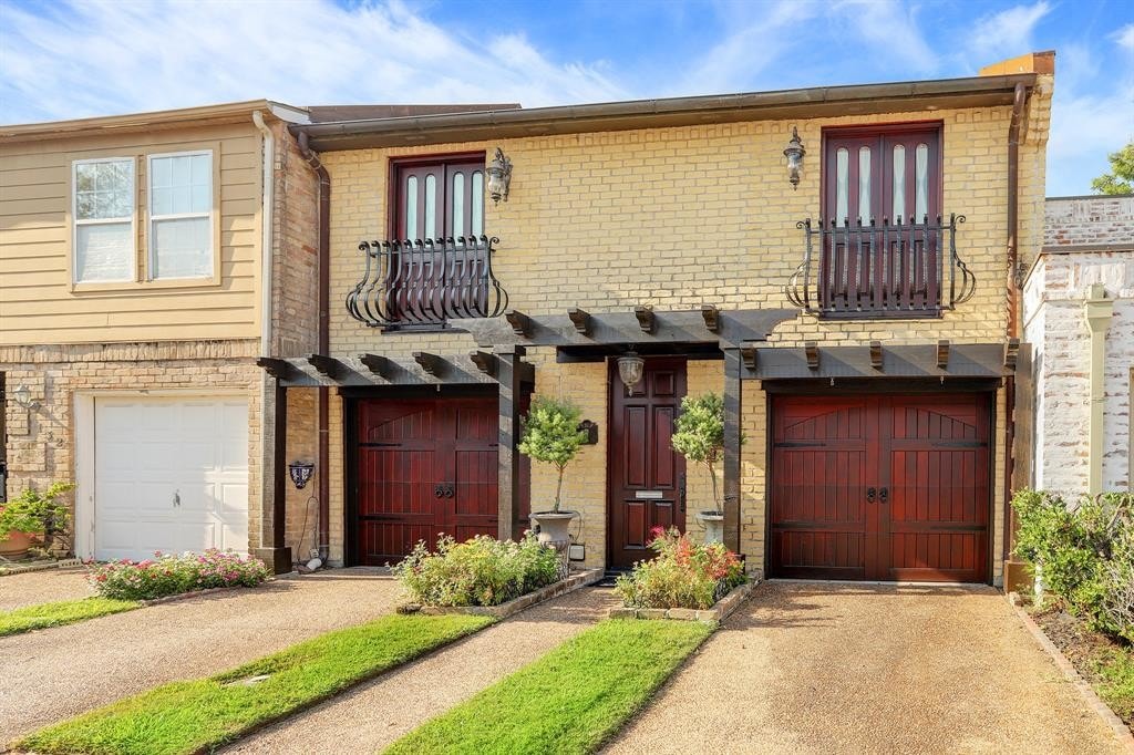 130 Phanturn Ln, Bellaire, TX 77401 Condo for Rent in Bellaire, TX