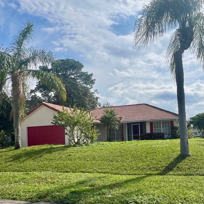 Building Photo - 914 SW Cecil Ln