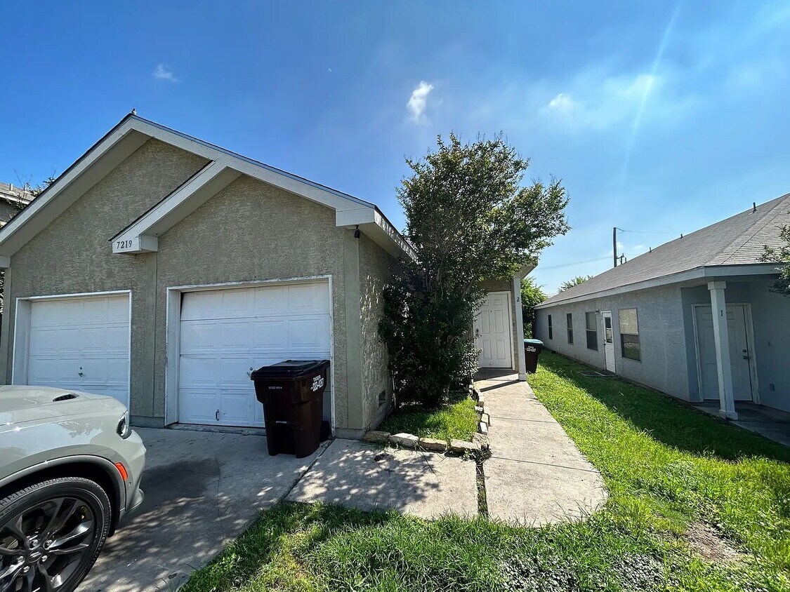 Application Special - 3/2 Home with a Yard and Central AC - Application Special - 3/2 Home with a Yard and Central AC