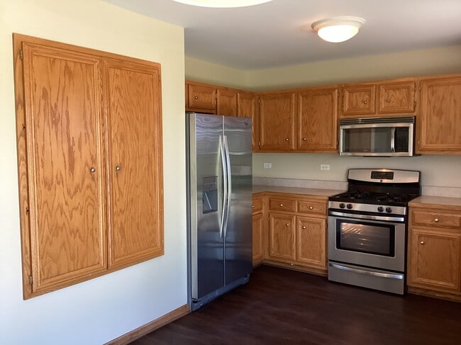 Building Photo - 1305 Bassett Dr