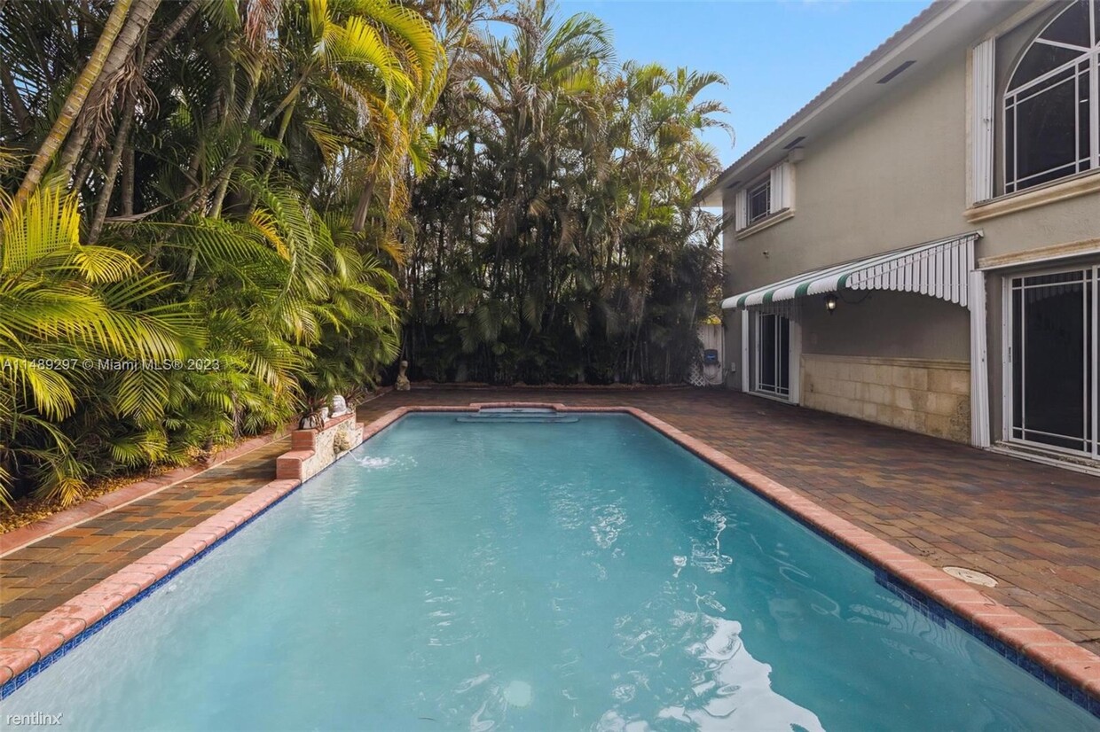Foto principal - 4 br, 2.5 bath House - 8737 NW 140th Ln