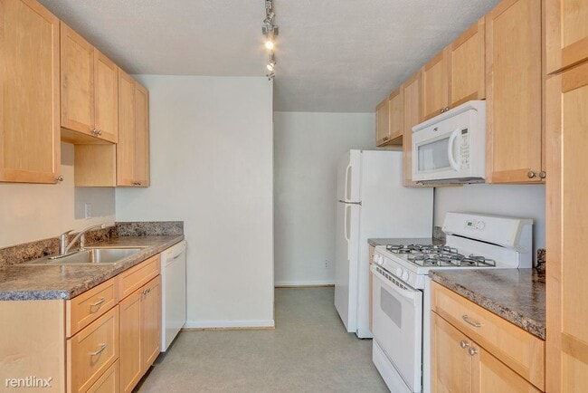 Building Photo - 2 br, 1.5 bath House - 2428 Arlington Blvd...