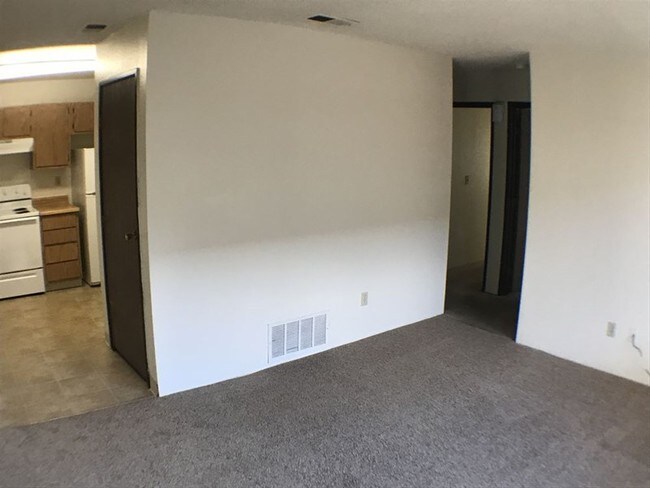 Building Photo - 1098 Rock Blvd