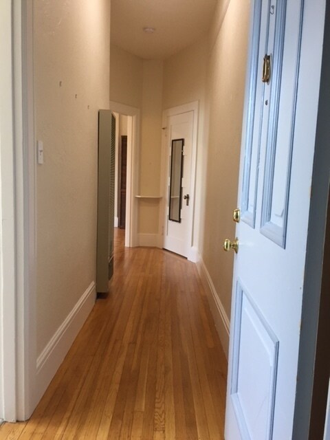 Building Photo - 616 Shrader St
