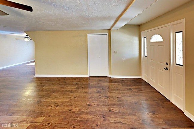 Building Photo - 10437 109th Way