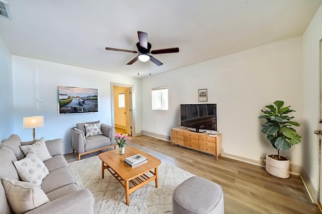 Foto del edificio - 1002 E Rio Grande St