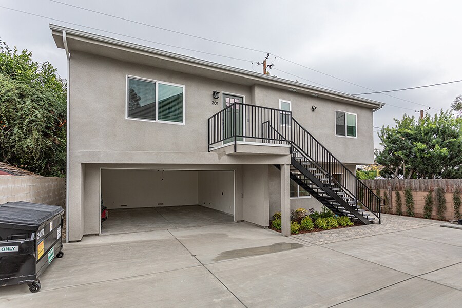Primary Photo - 316 S Reese Pl