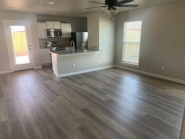 Building Photo - 417 E 30th St