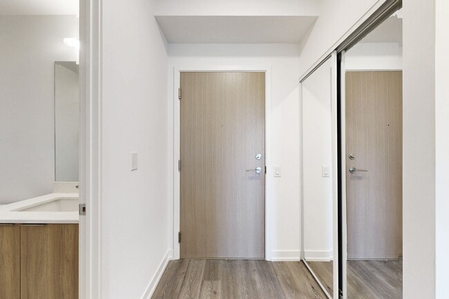 Building Photo - 395-395 Square One Dr