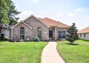 Building Photo - 3960 Bexhill Dr