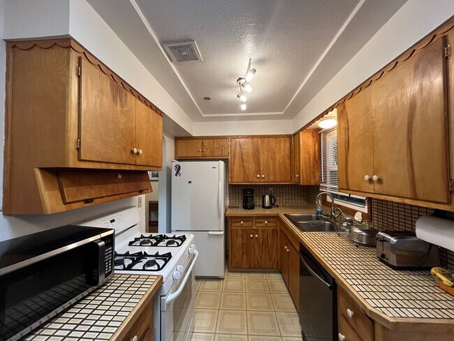 Foto del edificio - Garden Paradise in the City – 3 Bed + Bonu...