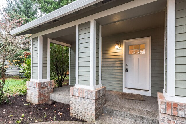 Building Photo - 434 SW 211th Ave