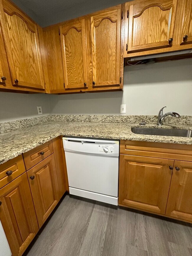 Foto del edificio - Lake Edward West-2bedroom 1.5 Bath townhome
