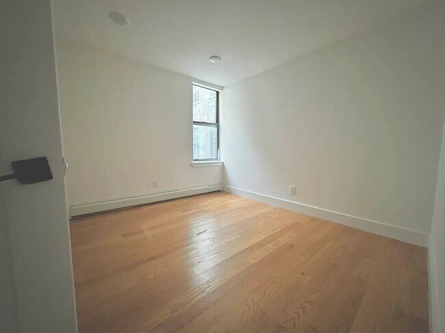 Foto del edificio - 90 E 18th St