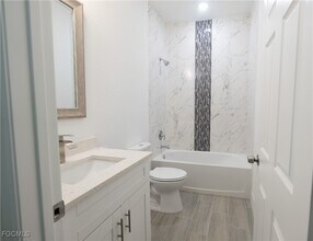 Building Photo - 873 Duplex St E