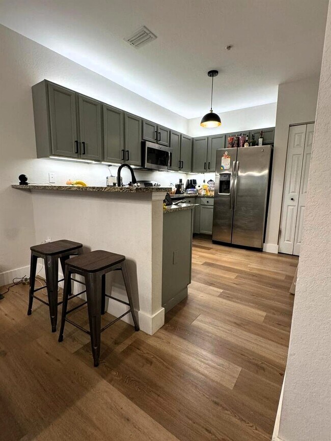 Foto del edificio - 8960 NW 97th Ave