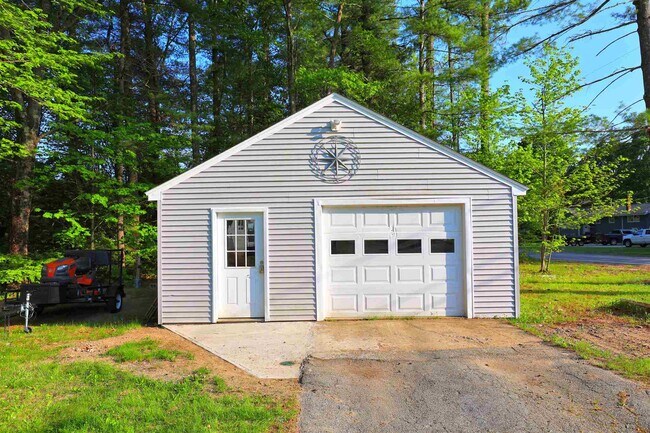 Building Photo - 54 Meetinghouse Rd