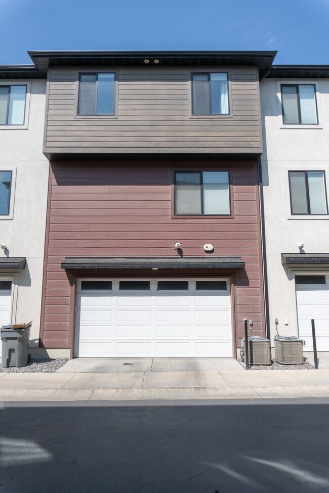 Foto del edificio - 397 Meadow Garden Rd