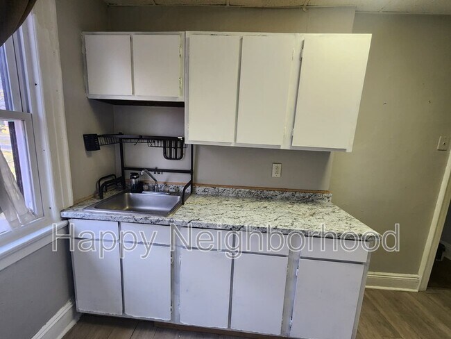 Foto del edificio - 130 Bradley Ave