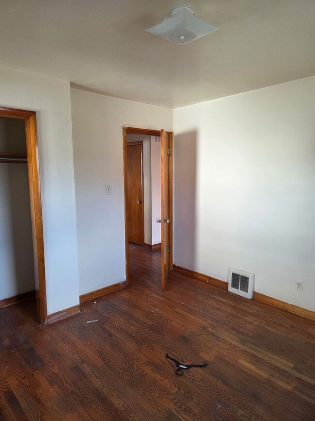 Building Photo - 3-Bedroom Single Family in a quiet neighborhood - Available March 15th!