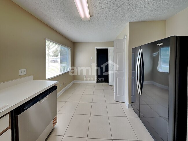 Building Photo - 12125 Buffington Ln