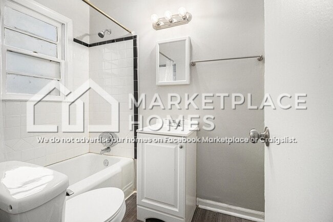 Foto del edificio - 876 Custer St