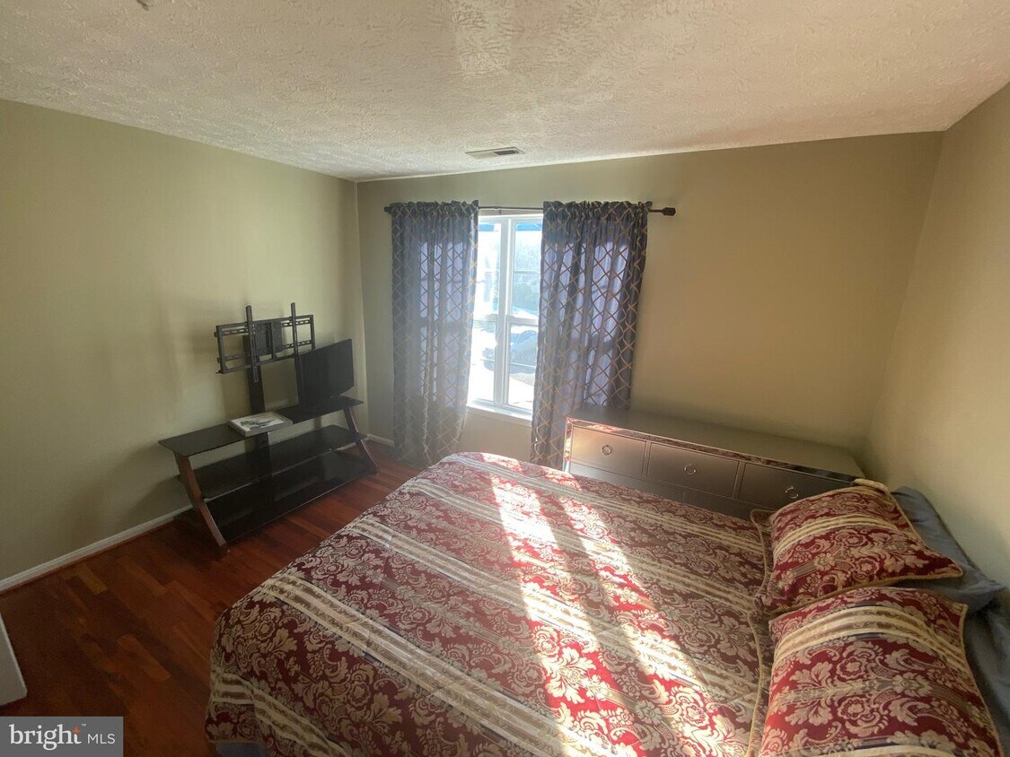 Foto del edificio - 10115 Summershade Ln