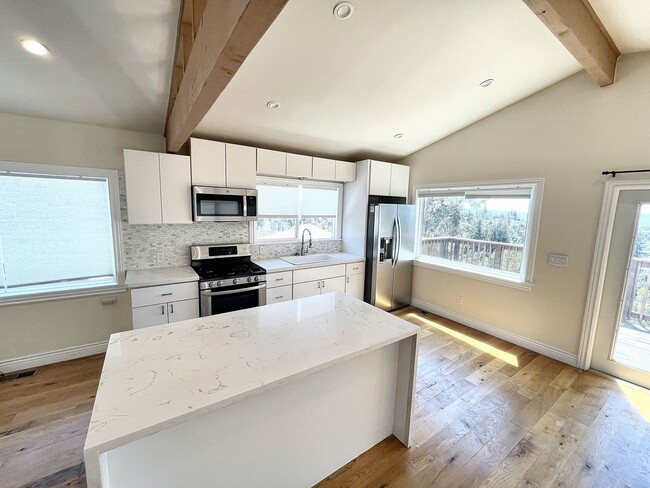 Building Photo - Modern 2B/1B House in Oakland Hills