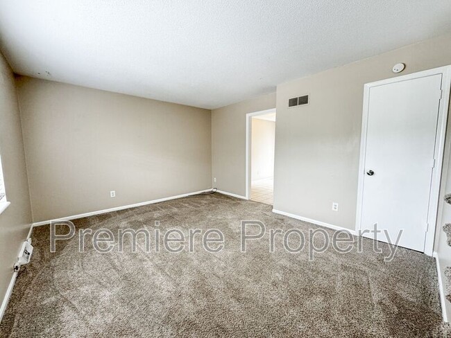 Building Photo - 8722 W 70th St