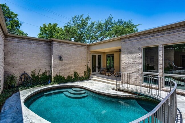 Building Photo - 3231 Tarryhollow Dr