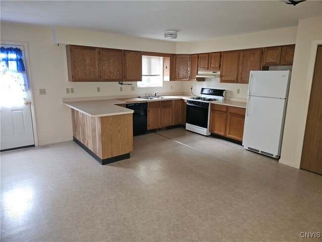 Building Photo - 290 Duer St